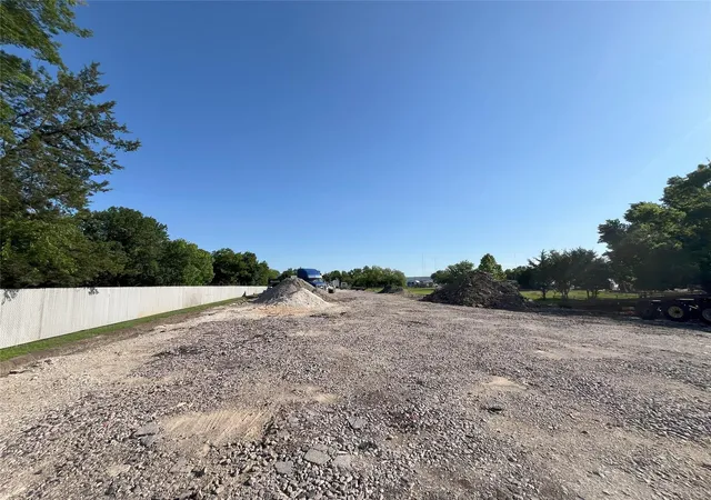 1st image of 6007 Brookfield Dr, Houston, TX 77085 | MLS# 32193286