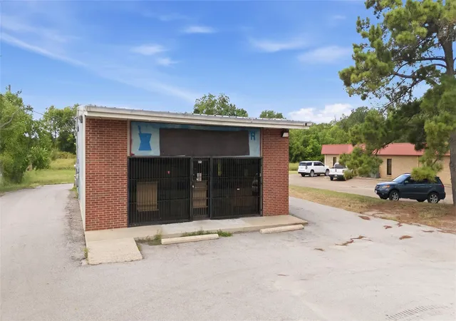 Photo 13 of Land for sale at 810 S State St, Madisonville, TX 77864 | MLS# 70969642 | Listing updated on 2026-08-05