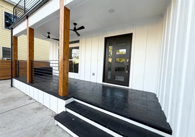 4th image of 1617 Common St, Houston, TX 77009 | MLS# 77705973