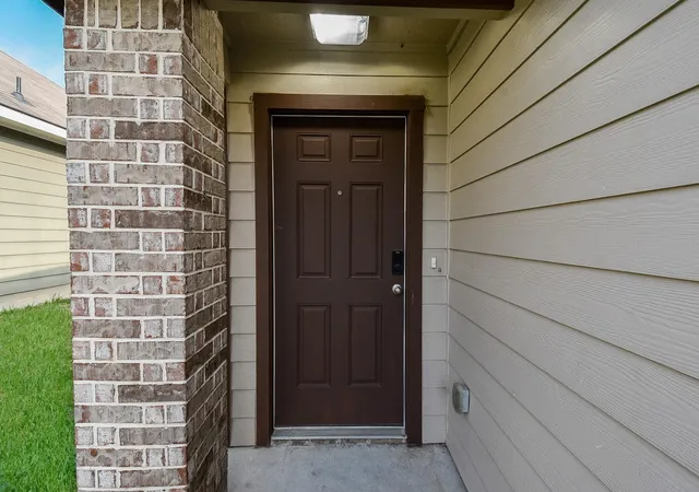 Photo 4 of Single family home for sale at 946 Oak Fls Dr, Willis, TX 77378 | MLS# 95500015 | Listing updated on 2026-08-02