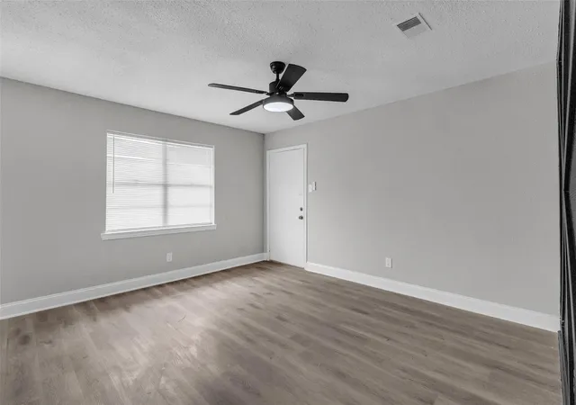 5th image of 3613 Crane St, Houston, TX 77026