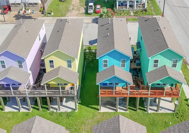 Photo 3 of Single family home for sale at 2101 Sealy St, Galveston, TX 77550 | MLS# 74063971 | Listing updated on 2026-07-31