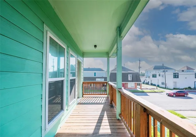 Photo 3 of Single family home for sale at 2101 Sealy St, Galveston, TX 77550 | MLS# 74063971 | Listing updated on 2026-07-31