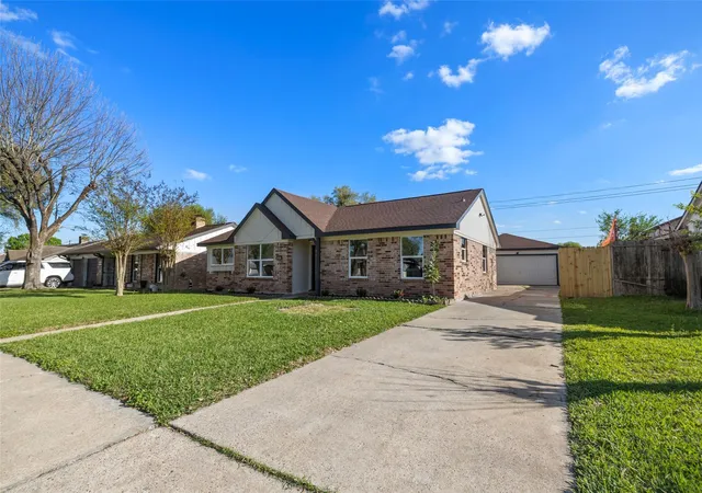 Homes for sale in Houston, TX | 12403 Shannon Hills Dr, Houston, TX 77099 | MLS# 81688659