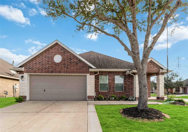Homes for sale in Alvin, TX | 4700 Lake Line Court, Alvin, TX 77511 | MLS# 74033040