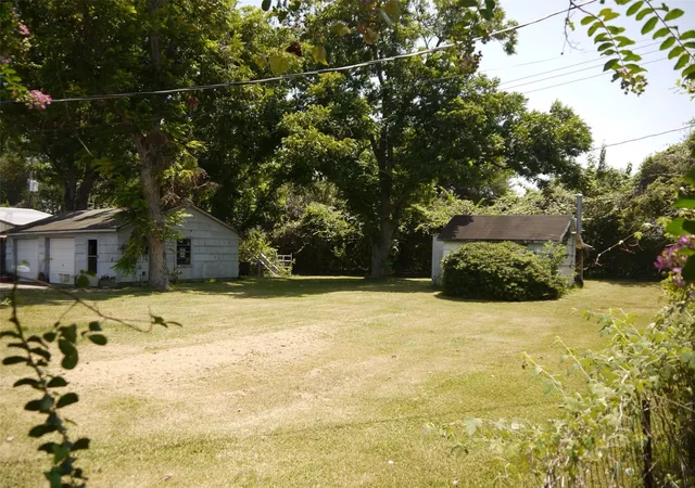 Photo 3 of Single family home for sale at 9309 Emnora Ln, Houston, TX 77080 | MLS# 87091110 | Listing updated on 2026-08-25