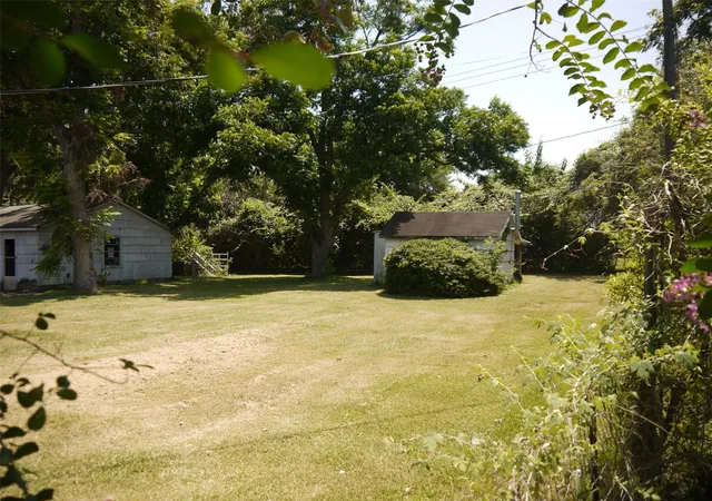 Photo 4 of Single family home for sale at 9309 Emnora Ln, Houston, TX 77080 | MLS# 87091110 | Listing updated on 2026-08-25