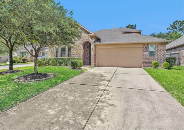 Photo 3 of Single family home for sale at 2602 Tacoma Springs Dr, Conroe, TX 77304 | MLS# 76406406 | Listing updated on 2026-08-24