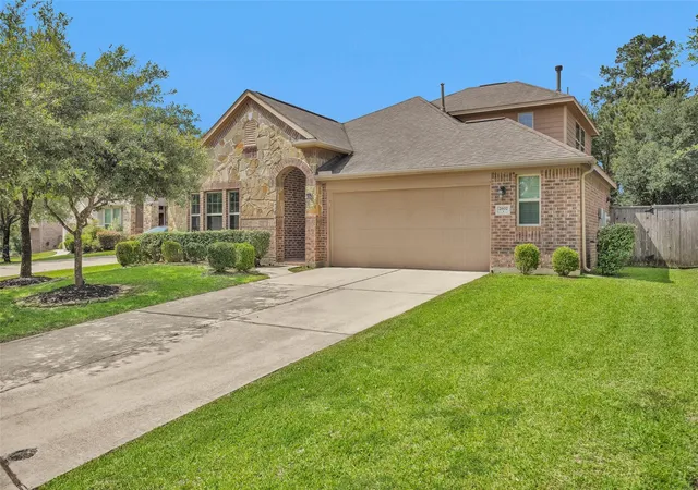 Photo 4 of Single family home for sale at 2602 Tacoma Springs Dr, Conroe, TX 77304 | MLS# 76406406 | Listing updated on 2026-08-24