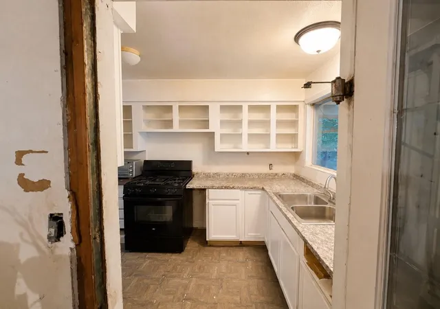 Photo 4 of Sale Pending at 10418 Alta Loma Way, Houston, TX 77075 | MLS# 14996536 | Listing updated on 2026-09-21