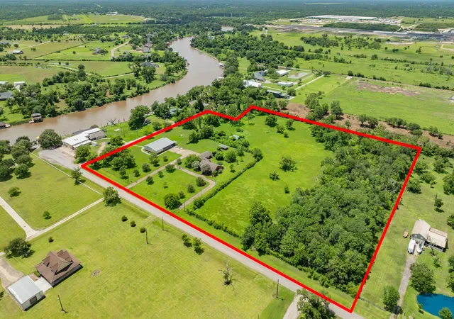 Photo 2 of Single family home for sale at 2910 County Rd 519, Brazoria, TX 77422 | MLS# 27935379 | Listing updated on 2026-07-23