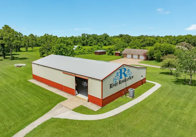 Photo 4 of Single family home for sale at 2910 County Rd 519, Brazoria, TX 77422 | MLS# 27935379 | Listing updated on 2026-07-23