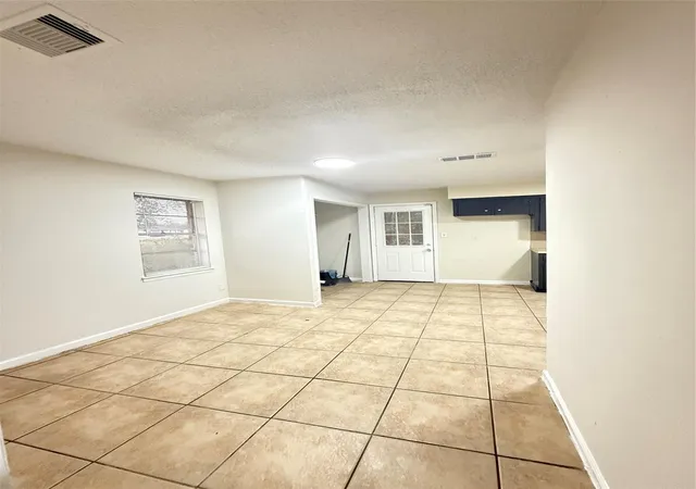 4th image of 5926 Shirley Mae Ln, Houston, TX 77091 | MLS# 85661377