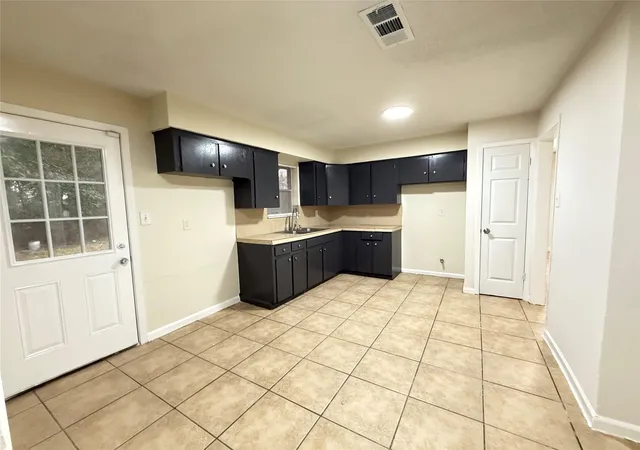 5th image of 5926 Shirley Mae Ln, Houston, TX 77091 | MLS# 85661377