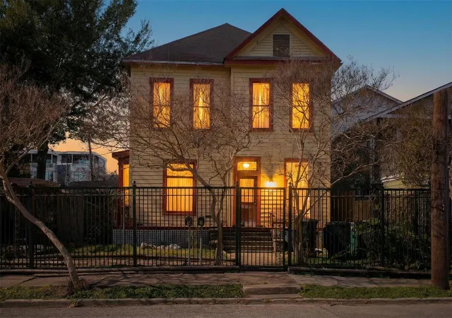 1st image of 2416 Whitney St, Houston, TX 77006 | MLS# 23568614