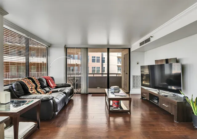 3rd image of 3525 Sage Rd #1210, Houston, TX 77056 | MLS# 45355344