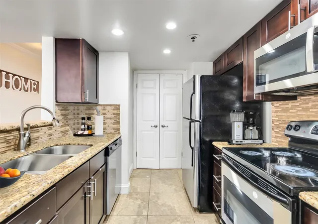 4th image of 3525 Sage Rd #1210, Houston, TX 77056 | MLS# 45355344