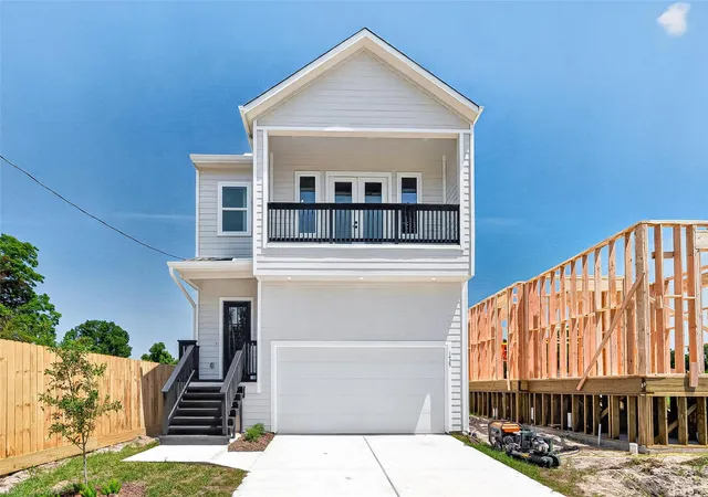 Photo 1 of Single family home for sale at 1425 East 31st St, Houston, TX 77022 | MLS# 59789818 | Listing updated on 2026-10-08