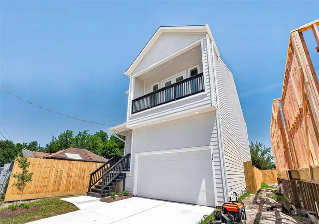 Photo 2 of Single family home for sale at 1425 East 31st St, Houston, TX 77022 | MLS# 59789818 | Listing updated on 2026-10-08