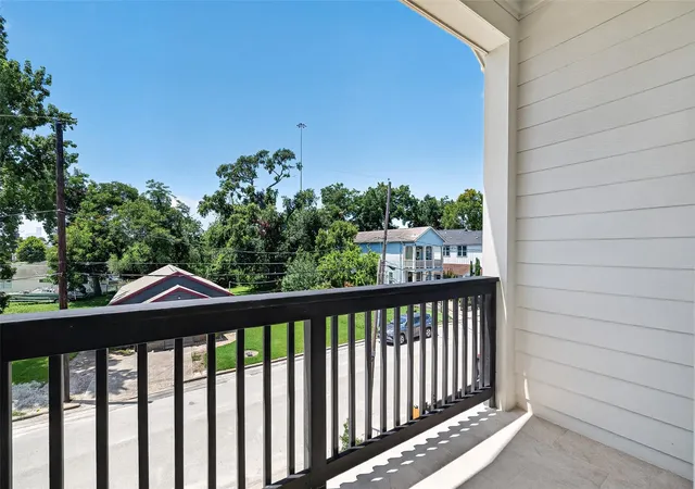Photo 2 of Single family home for sale at 1425 East 31st St, Houston, TX 77022 | MLS# 59789818 | Listing updated on 2026-10-08