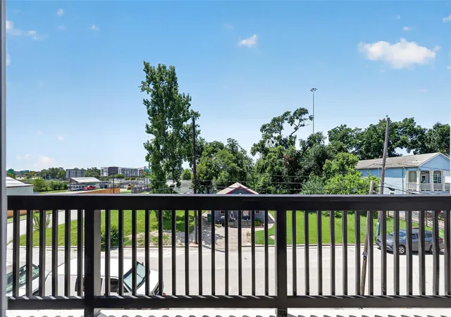 Photo 3 of Single family home for sale at 1425 East 31st St, Houston, TX 77022 | MLS# 59789818 | Listing updated on 2026-10-08