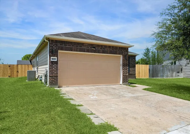 Photo 3 of Single family home for sale at 1822 Artem Ct, Houston, TX 77051 | MLS# 64688008 | Listing updated on 2026-07-25