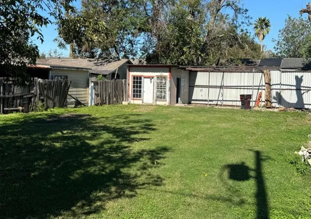 4th image of 7007 Eagle Pass St, Houston, TX 77020 | MLS# 56497765