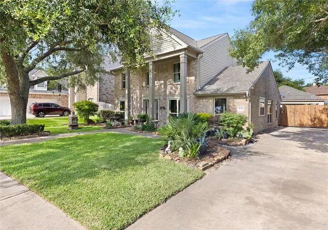 2nd image of 4134 Lakepointe Forest Dr, Seabrook, TX 77586 | MLS# 45454018