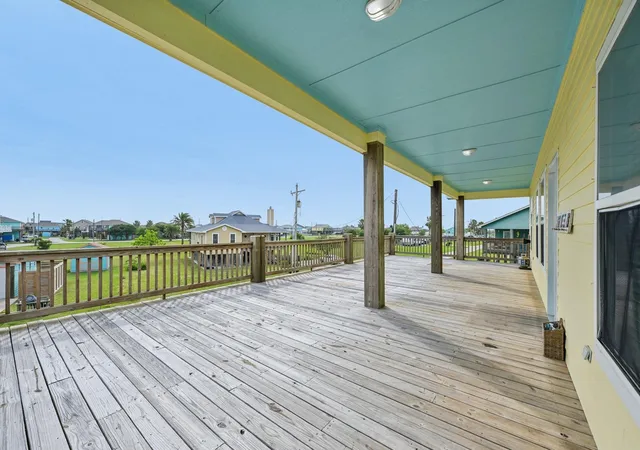 Photo 3 of Single family home for sale at 940 Gregory Ln, Crystal Beach, TX 77650 | MLS# 4565796 | Listing updated on 2026-09-18