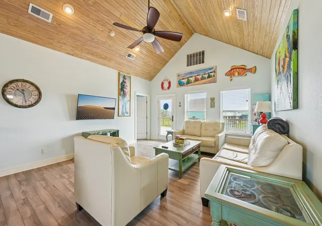 Photo 4 of Single family home for sale at 940 Gregory Ln, Crystal Beach, TX 77650 | MLS# 4565796 | Listing updated on 2026-09-18