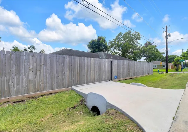 23rd image of 2934 Robertson St, Houston, TX 77009 | MLS# 69359303