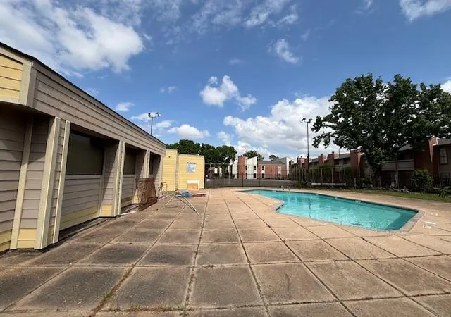 2nd image of 10501 S Dr, Houston, TX 77099