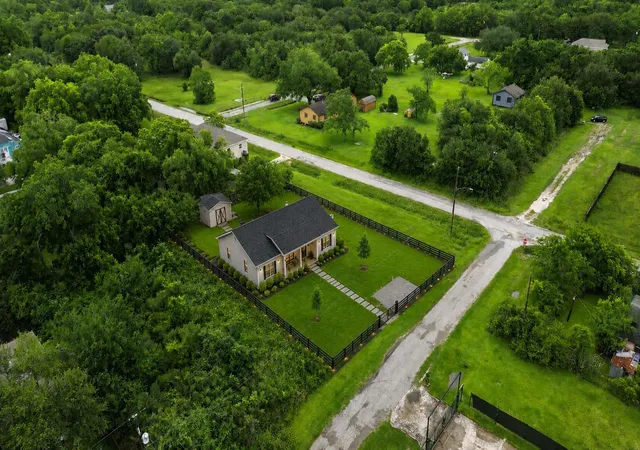 2nd image of 6713 Lewis Rd, Hitchcock, TX 77563 | MLS# 18305002