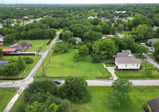 4th image of 6713 Lewis Rd, Hitchcock, TX 77563 | MLS# 18305002