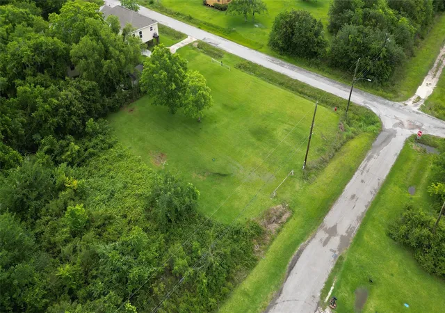 5th image of 6713 Lewis Rd, Hitchcock, TX 77563 | MLS# 18305002