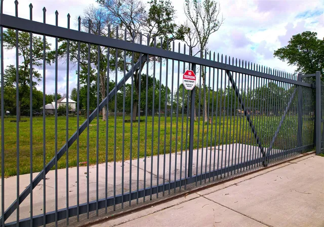 Photo 1 of Land for sale at 407 Victoria Dr, Houston, TX 77022 | MLS# 21226172 | Listing updated on 2026-06-02