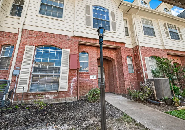 Homes for sale in Sugar Land, TX | 2710 Grants Lake Blvd #L8, Sugar Land, TX 77479 | MLS# 27961855