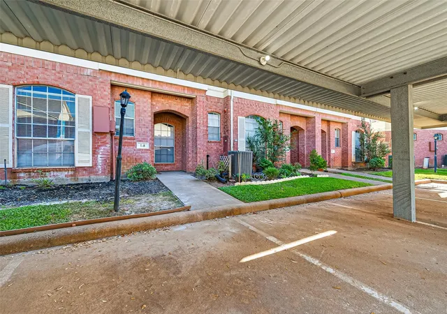 Homes for sale in Sugar Land, TX | 2710 Grants Lake Blvd #L8, Sugar Land, TX 77479 | MLS# 27961855