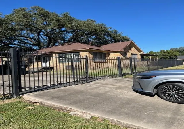 2nd image of 4442 Leeland St, Houston, TX 77023 | MLS# 74891781