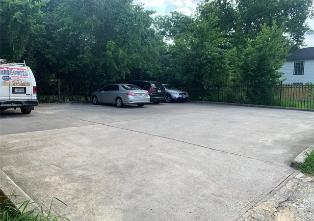 Photo 3 of Multi family home for sale at 2423 Emancipation Ave #2, Houston, TX 77004 | MLS# 29748756 | Listing updated on 2025-11-07
