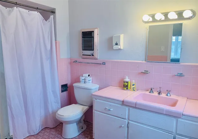 Photo 4 of Multi family home for sale at 2423 Emancipation Ave #2, Houston, TX 77004 | MLS# 29748756 | Listing updated on 2025-11-07