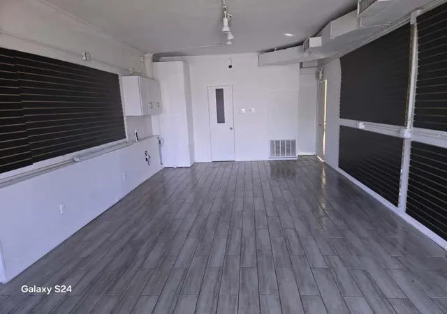 2nd image of 2423 Emancipation Ave, Houston, TX 77004
