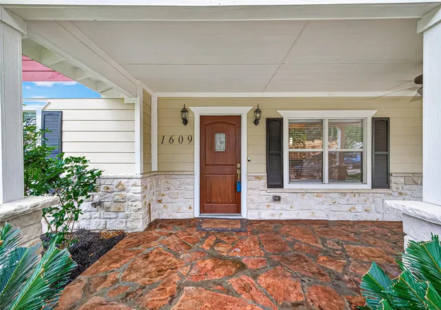 5th image of 1609 Cheshire Ln, Houston, TX 77018 | MLS# 76444346