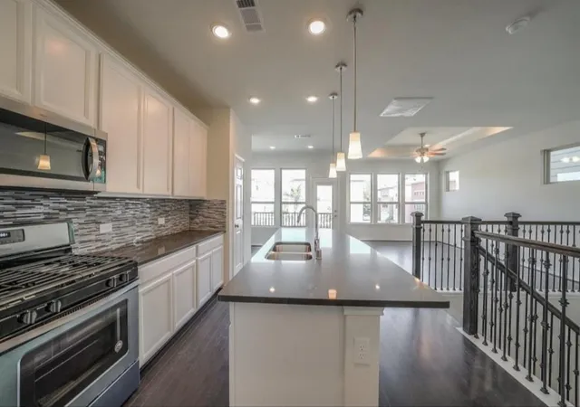 2nd image of 8620 Hollyoaks Creek Ln, Houston, TX 77063 | MLS# 55292757