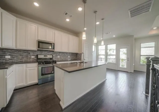 3rd image of 8620 Hollyoaks Creek Ln, Houston, TX 77063 | MLS# 55292757
