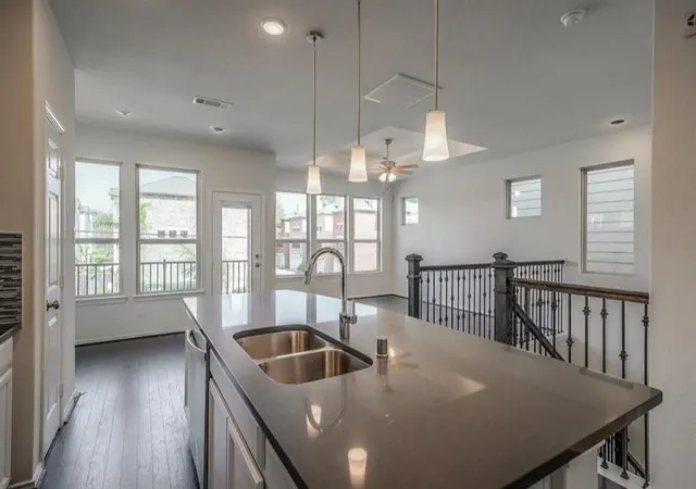 4th image of 8620 Hollyoaks Creek Ln, Houston, TX 77063 | MLS# 55292757