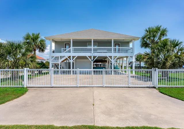 Photo 2 of Single family home for sale at 1140 Waterways Dr, Port Bolivar, TX 77650 | MLS# 19716288 | Listing updated on 2026-03-26