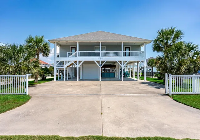 Photo 3 of Single family home for sale at 1140 Waterways Dr, Port Bolivar, TX 77650 | MLS# 19716288 | Listing updated on 2026-03-26