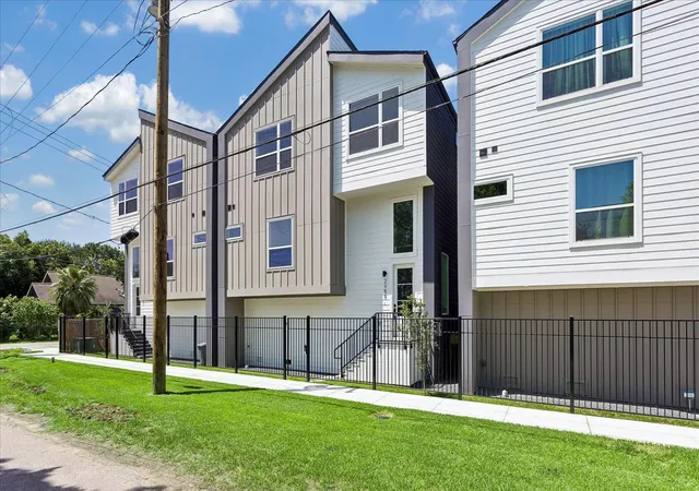 1st image of 2959 2961 Delafield St, Houston, TX 77023 | MLS# 3737474