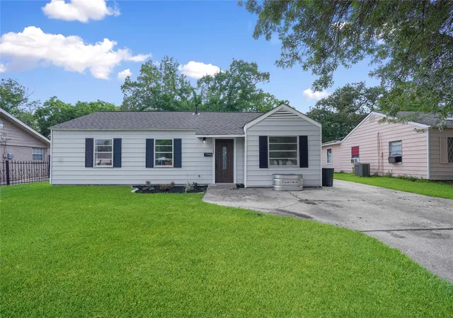 Photo 1 of Single family home for sale at 1722 Caspersen Dr, Houston, TX 77029 | MLS# 90103726 | Listing updated on 2026-09-18